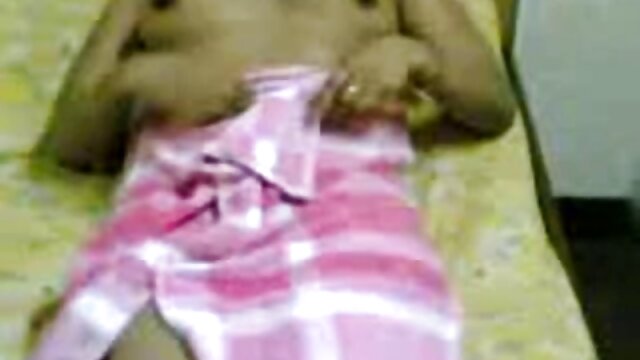 裸の女の子の足はペニスで広がる 女 の ため の セックス 動画
